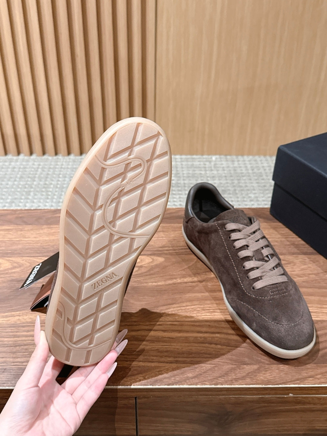 Zegna 232 Camurça marrom