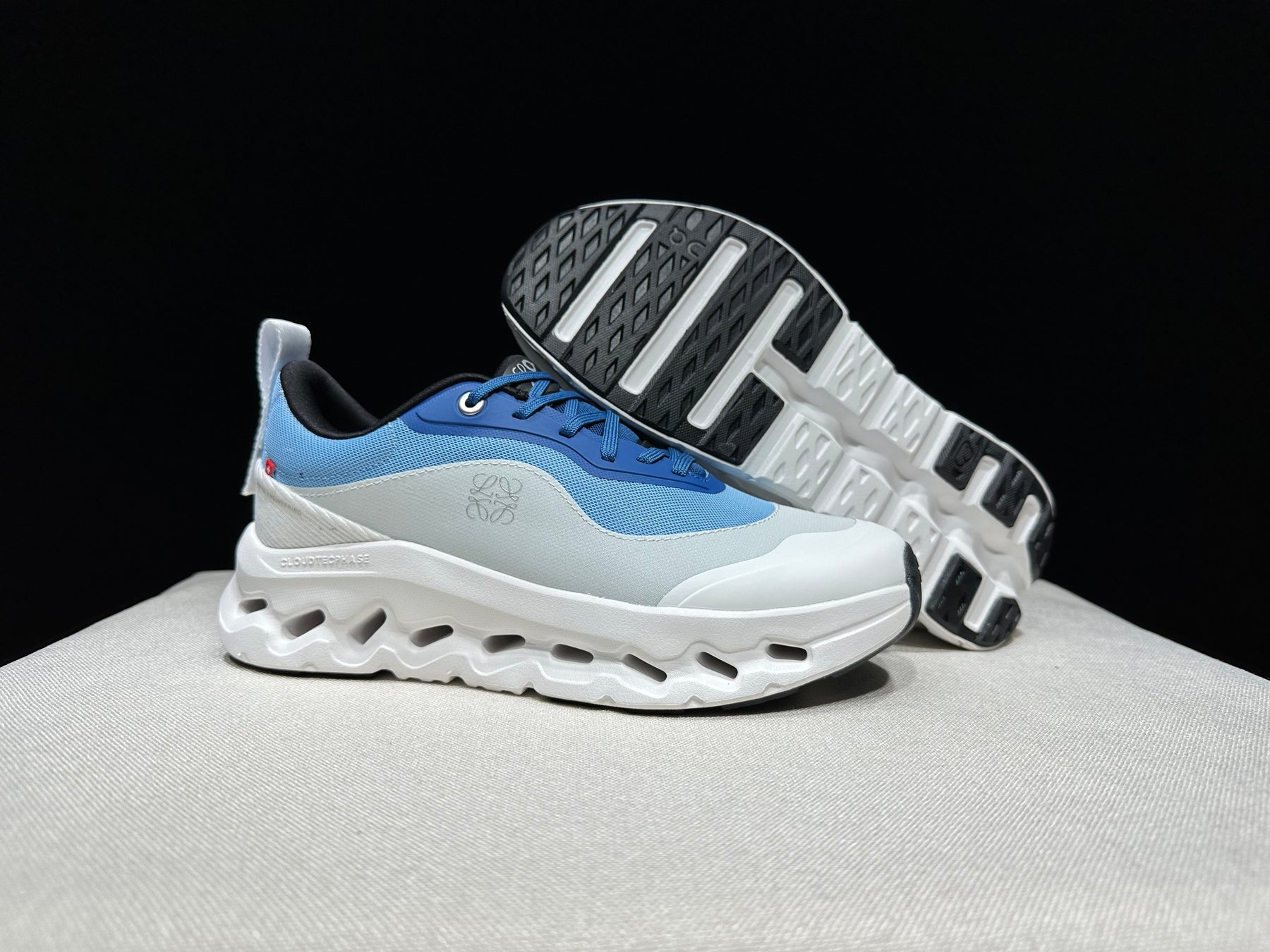 Tênis On Cloudtilt x LOEWE branco/azul