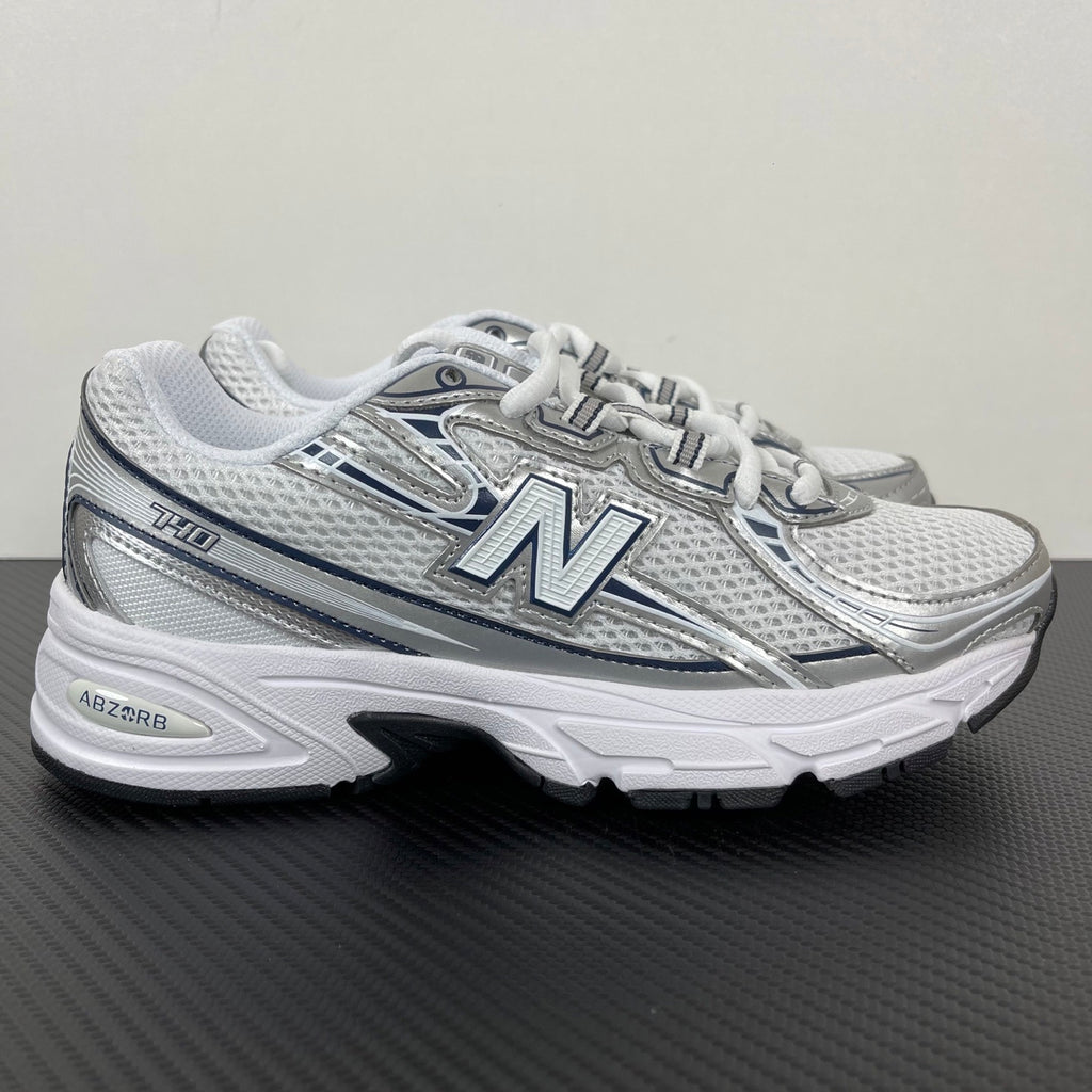 Tênis New Balance NB 740 prata