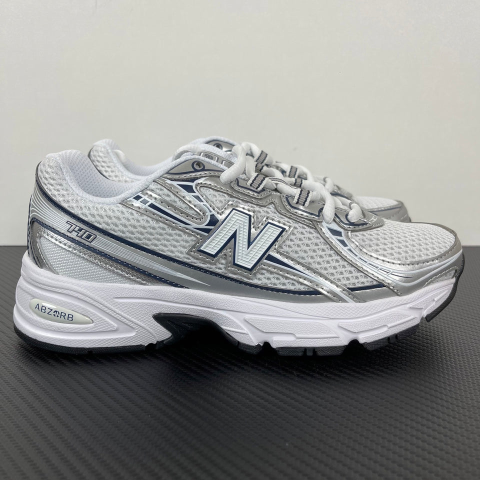 Tênis New Balance NB 740 prata