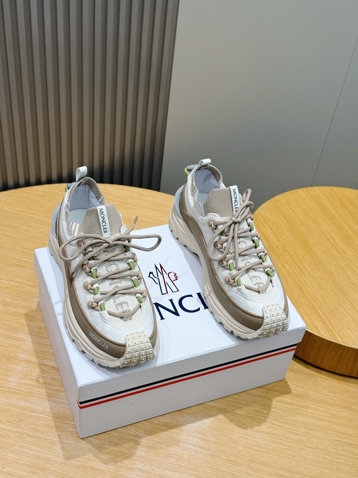 Tênis Moncler Trailgrip lite 3 branco/bege
