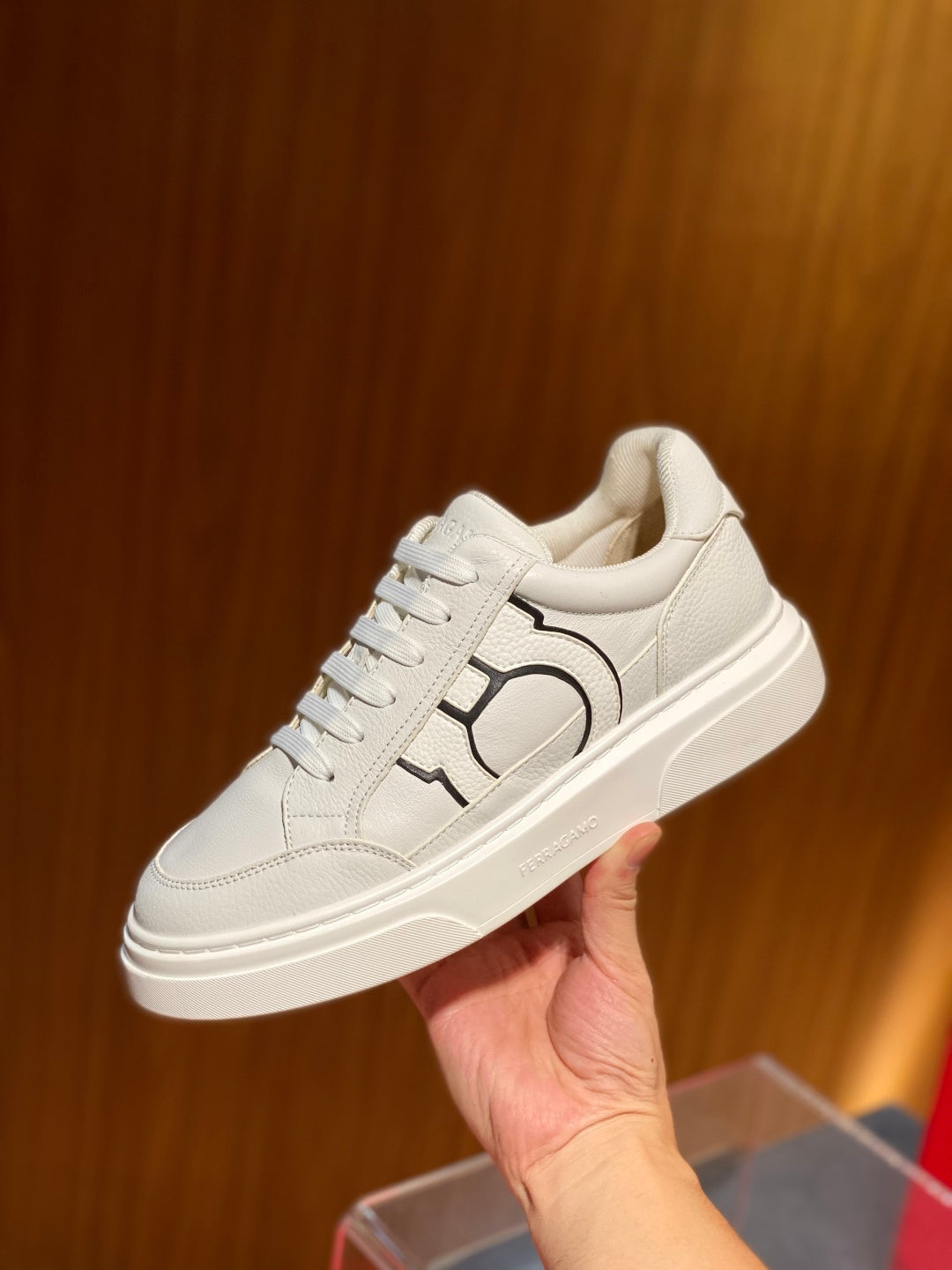 Tênis Ferragamo Gancini em couro Branco