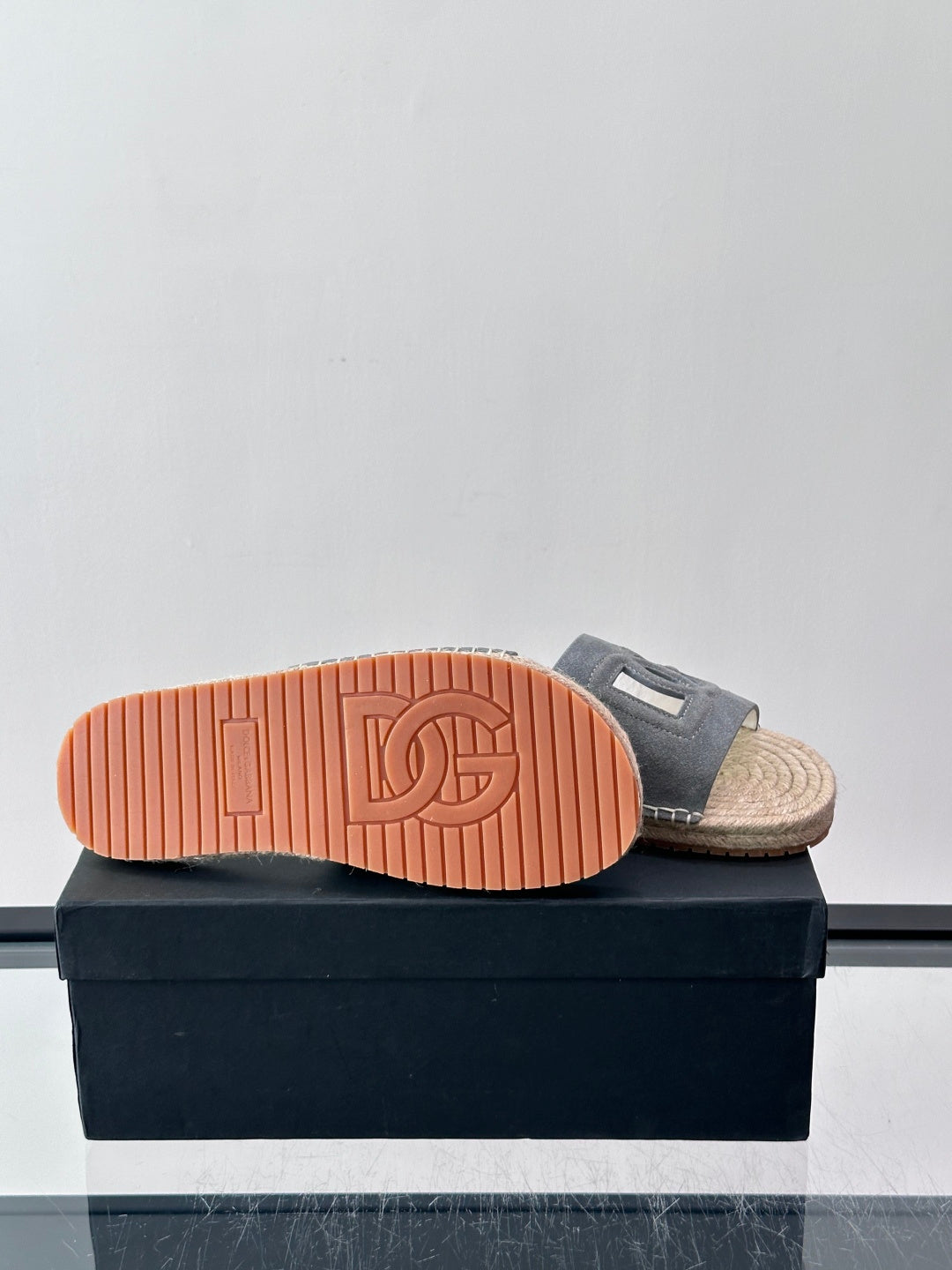 Espadrilhe DG com logo gravado cinza camurça