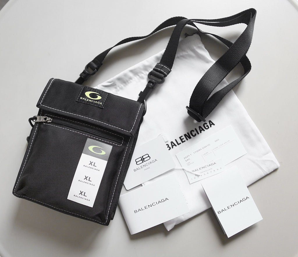 Balenciaga Explorer Small Pouch bag Preta 19×16×3.3cm
