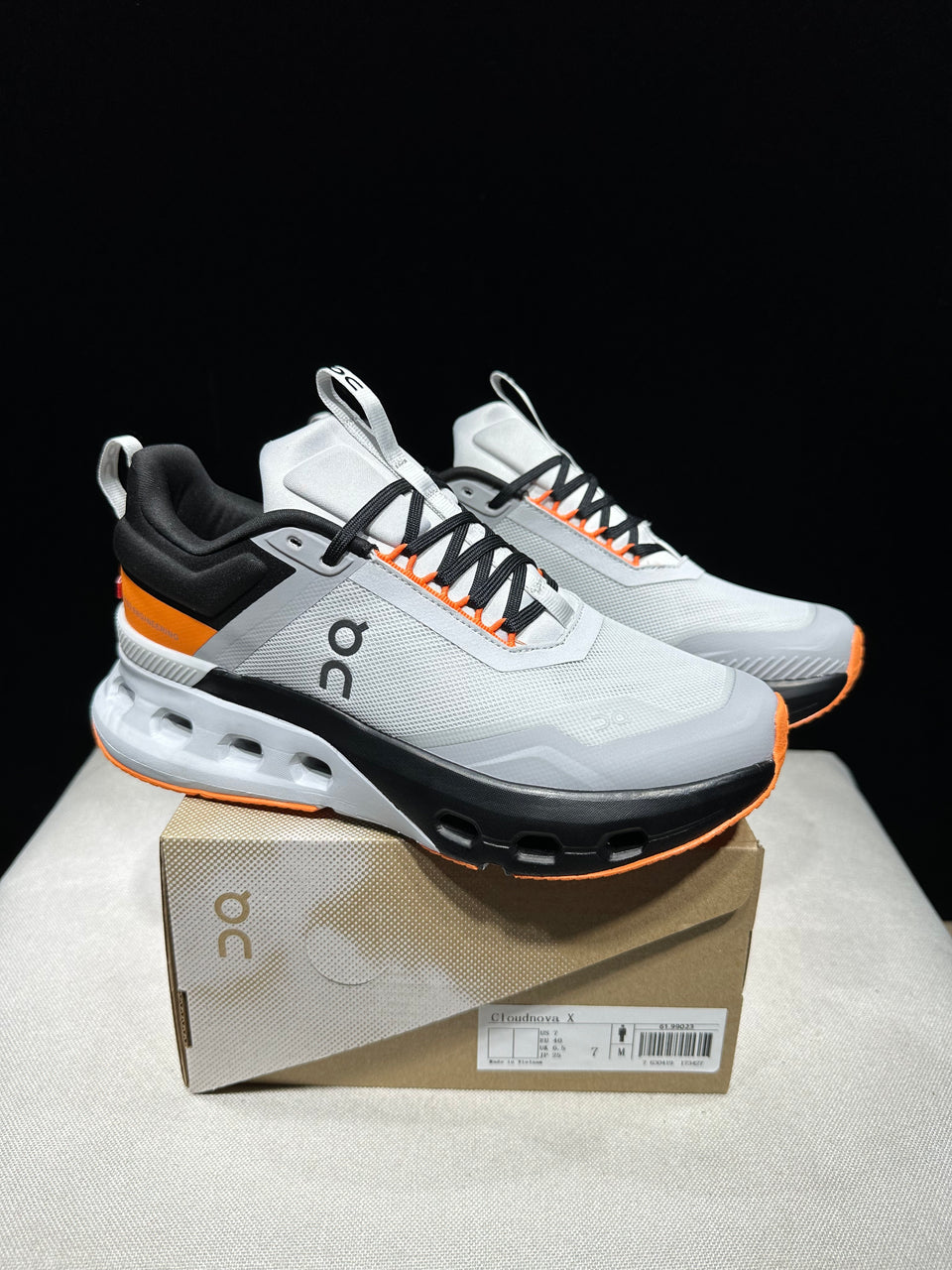 Tênis On Cloudnova X Cinza/Laranja