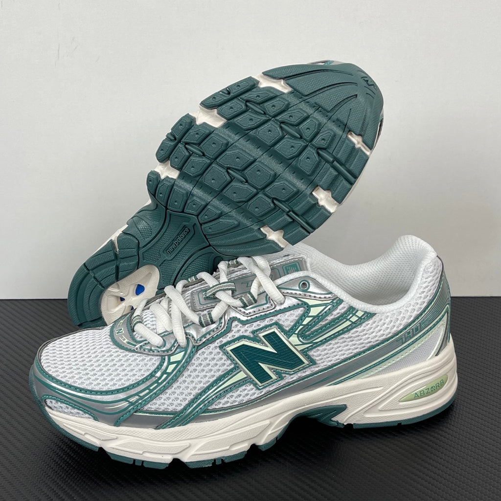 Tênis New Balance NB 740 verde