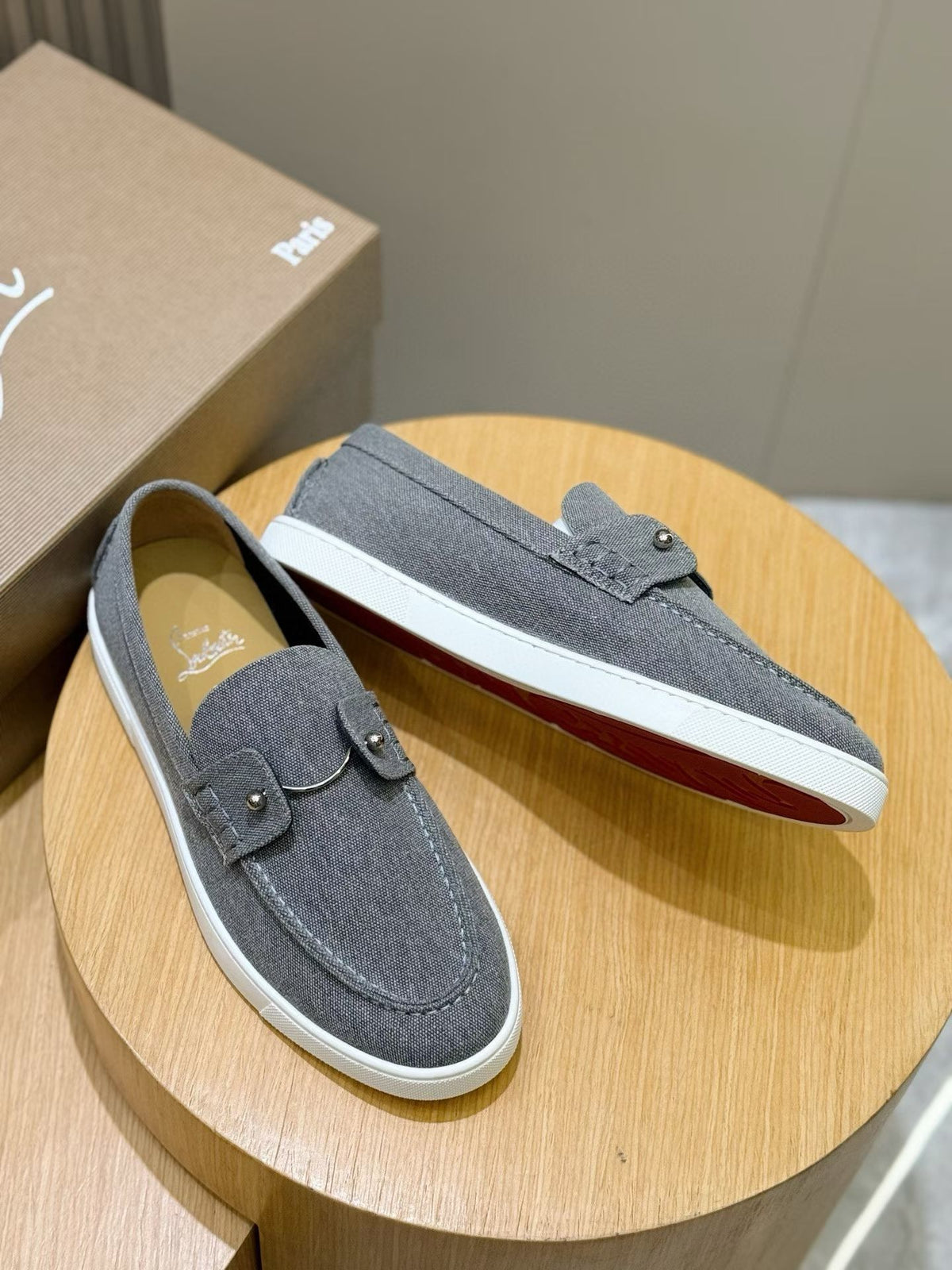 C. Louboutin Mocassim Chambeliboat Cinza