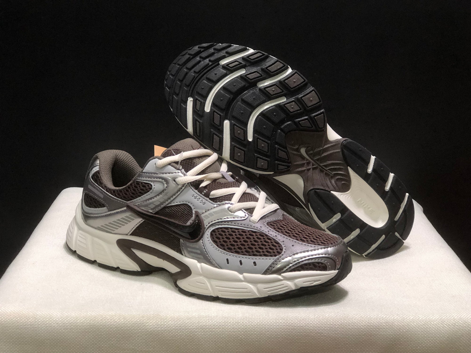 Nike V5 RNR marrom