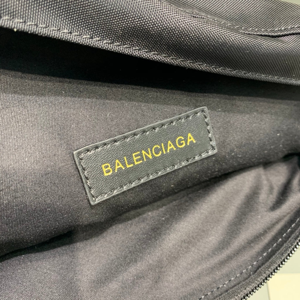 Balenciaga Wheel Logo Embroidered em Nylon 23x5x20cm