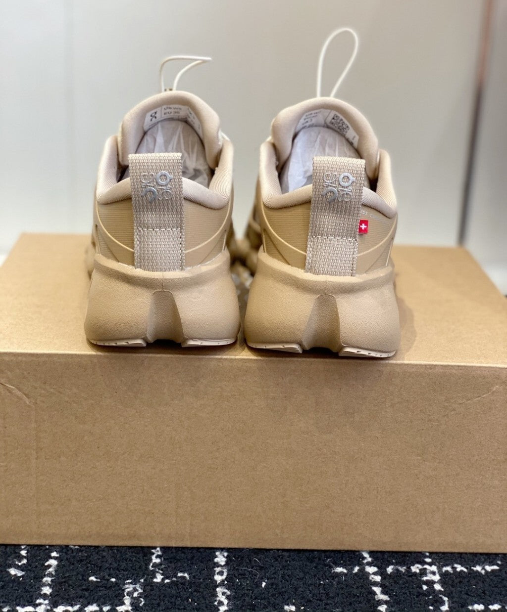 Tênis On Cloudsolo x LOEWE Bege