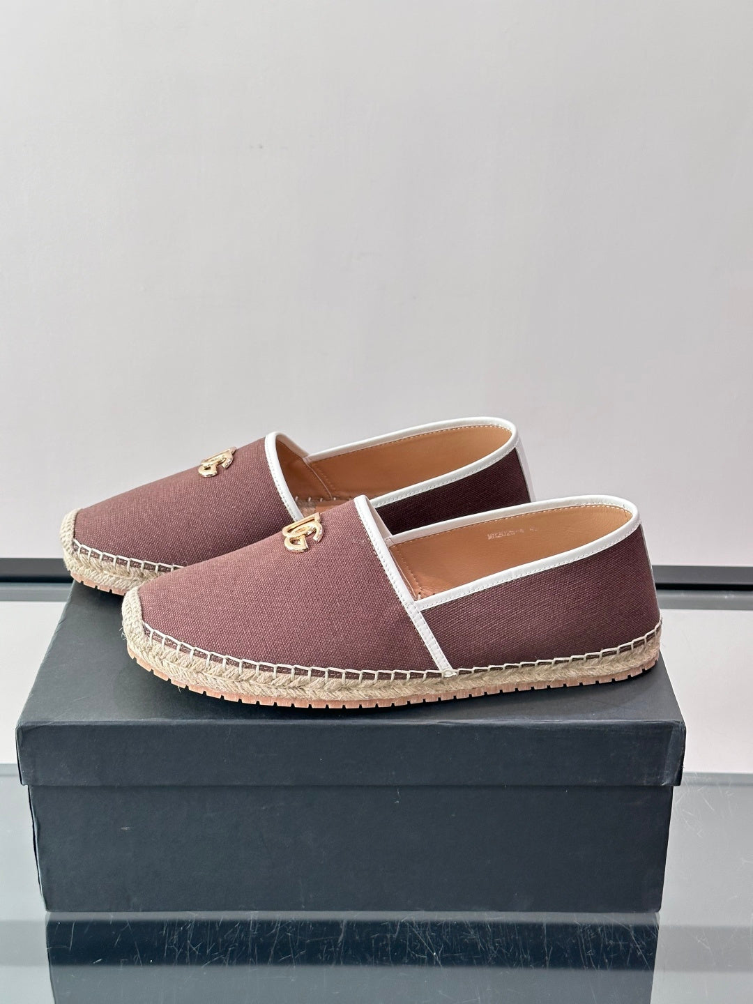 Espadrilhe DG com logo gravado marrom