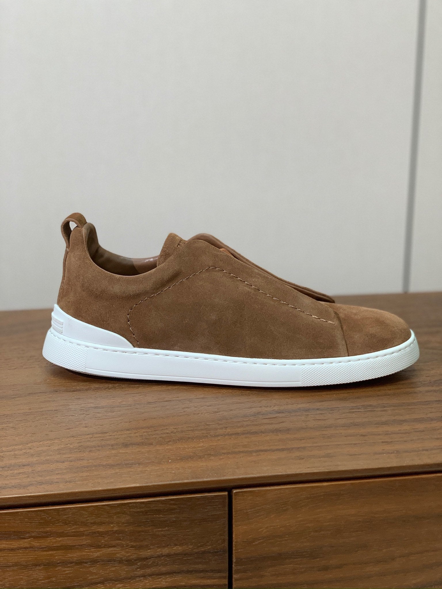 Zegna Triple Stitch em Camurça Marrom