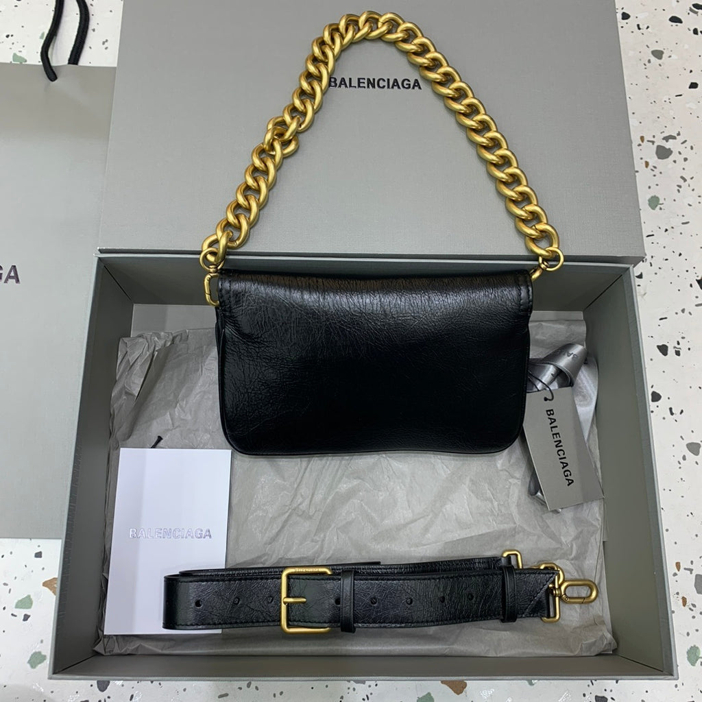 Bolsa Balenciaga BB Soft 23.5x14cm preta/dourada