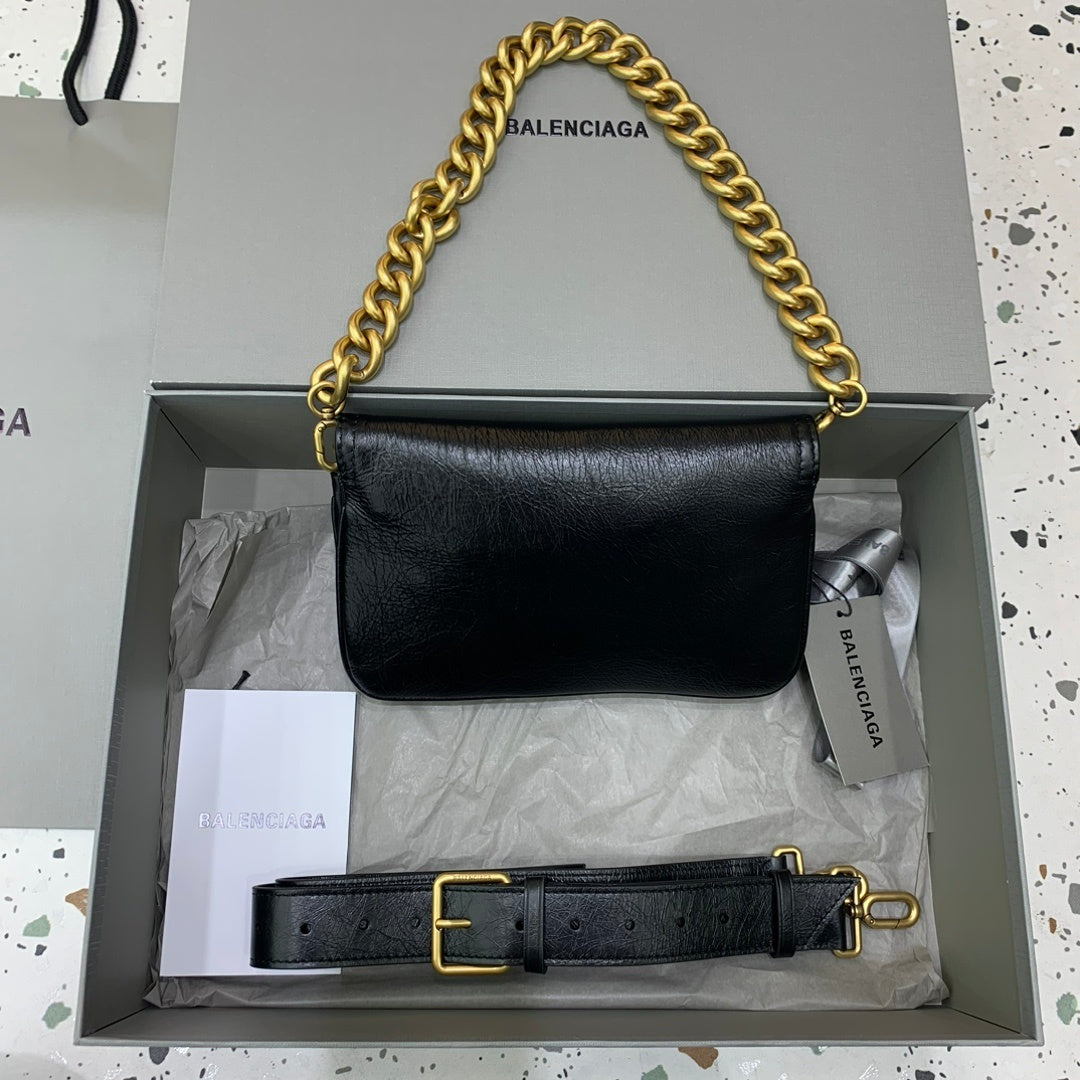 Bolsa Balenciaga BB Soft 23.5x14cm preta/dourada
