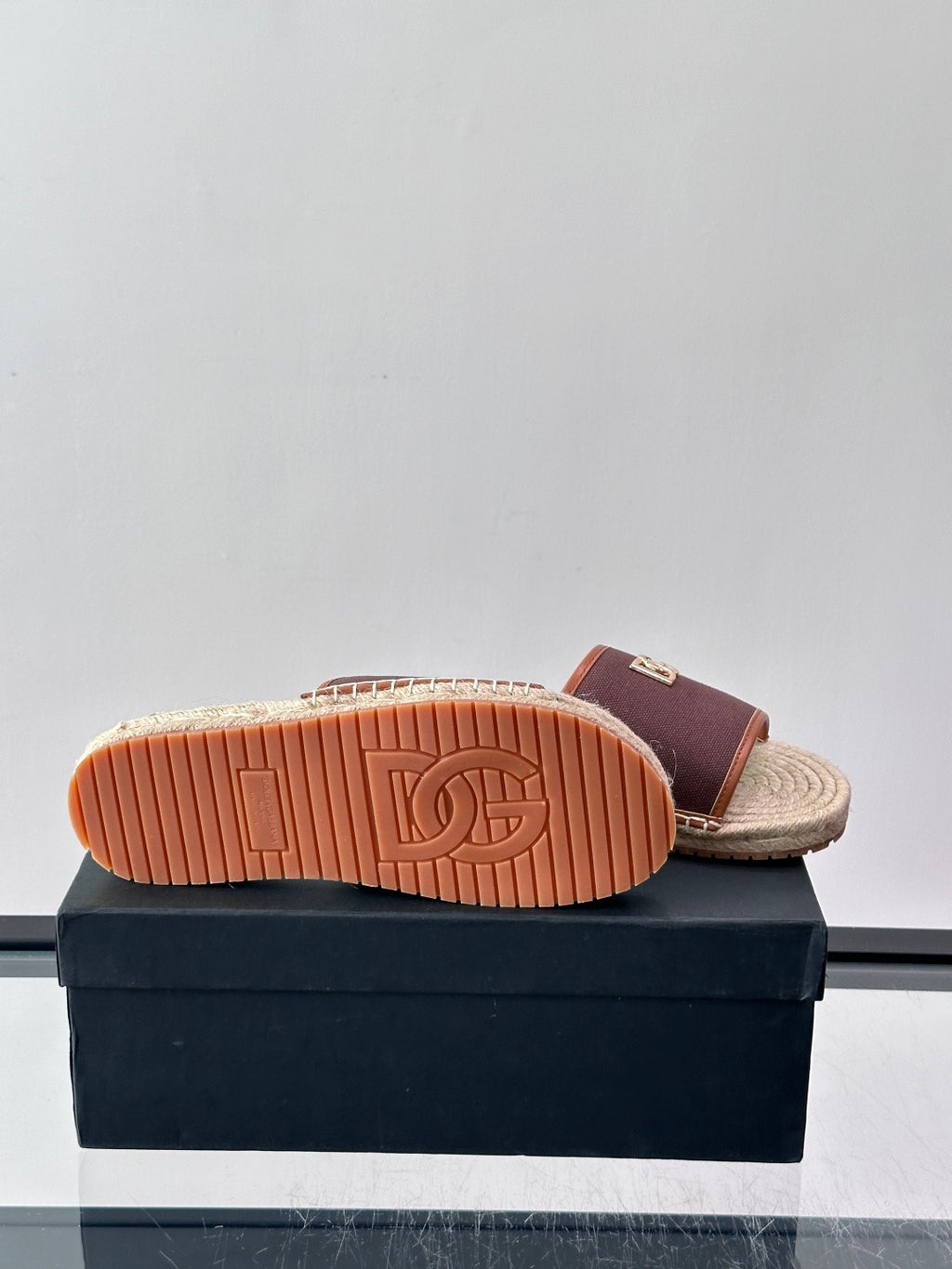 Espadrilhe DG com logo gravado marrom
