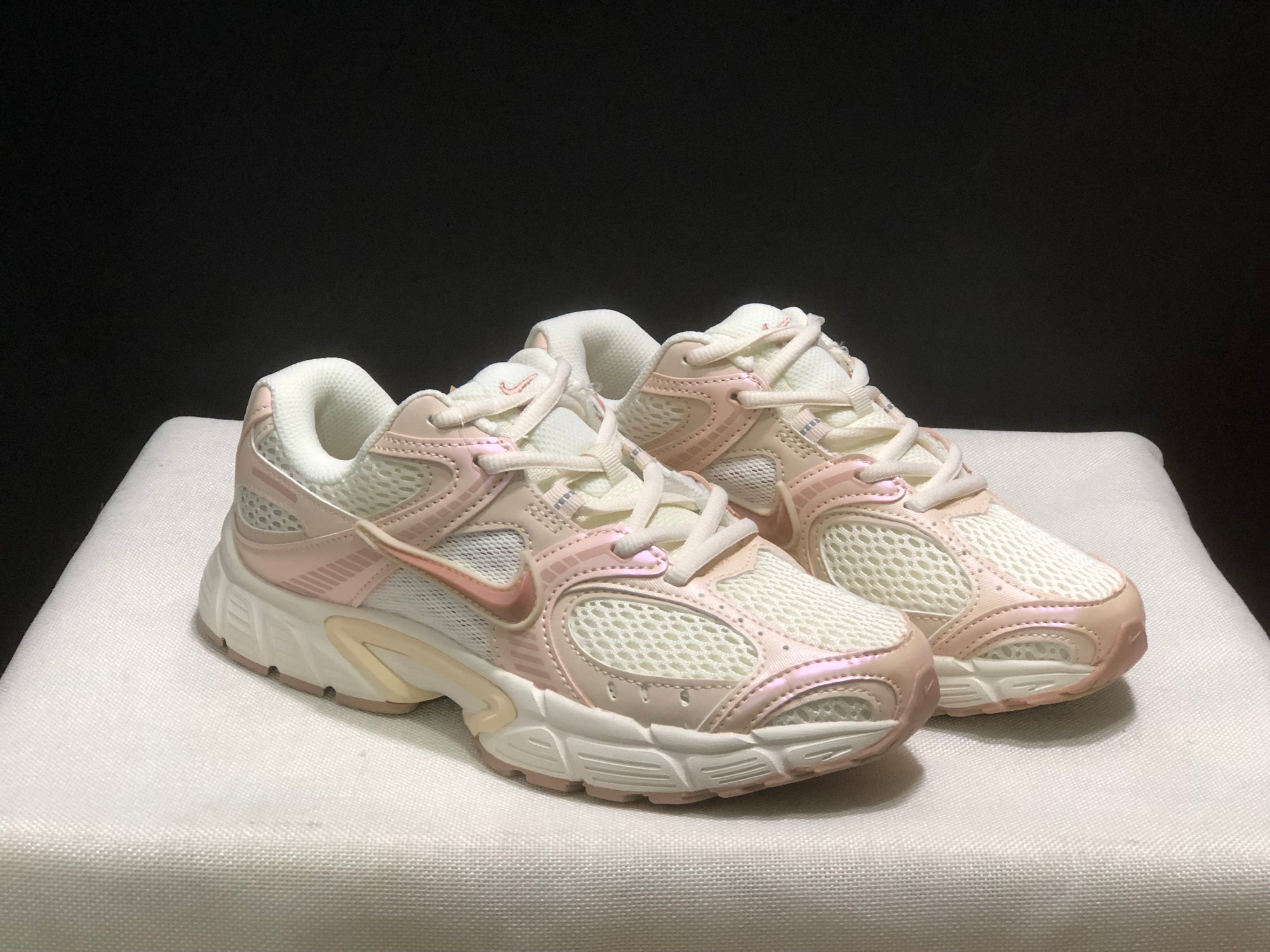 Nike V5 RNR rosa pastel