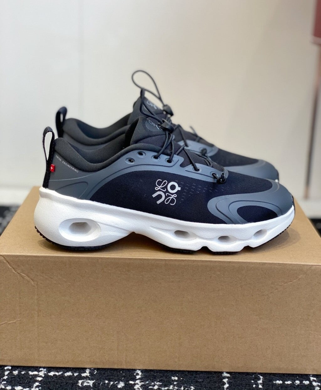 Tênis On Cloudsolo x LOEWE Preto/Branco