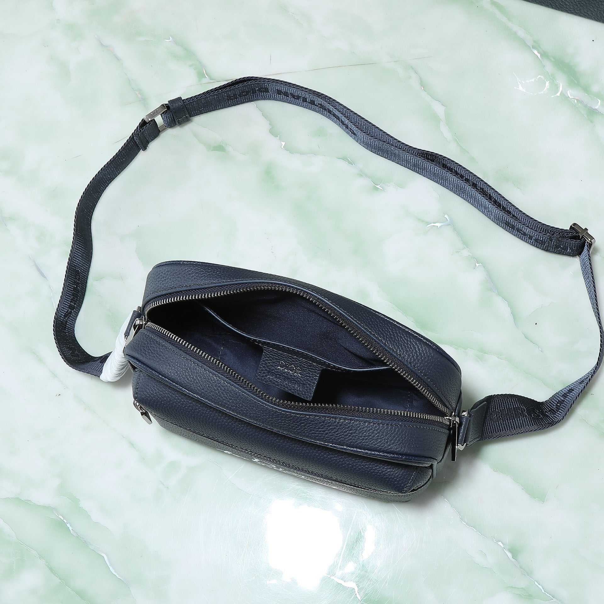 Pochete Dior Messenger  x Hilton Nel 2024  23×17×7.5 cm