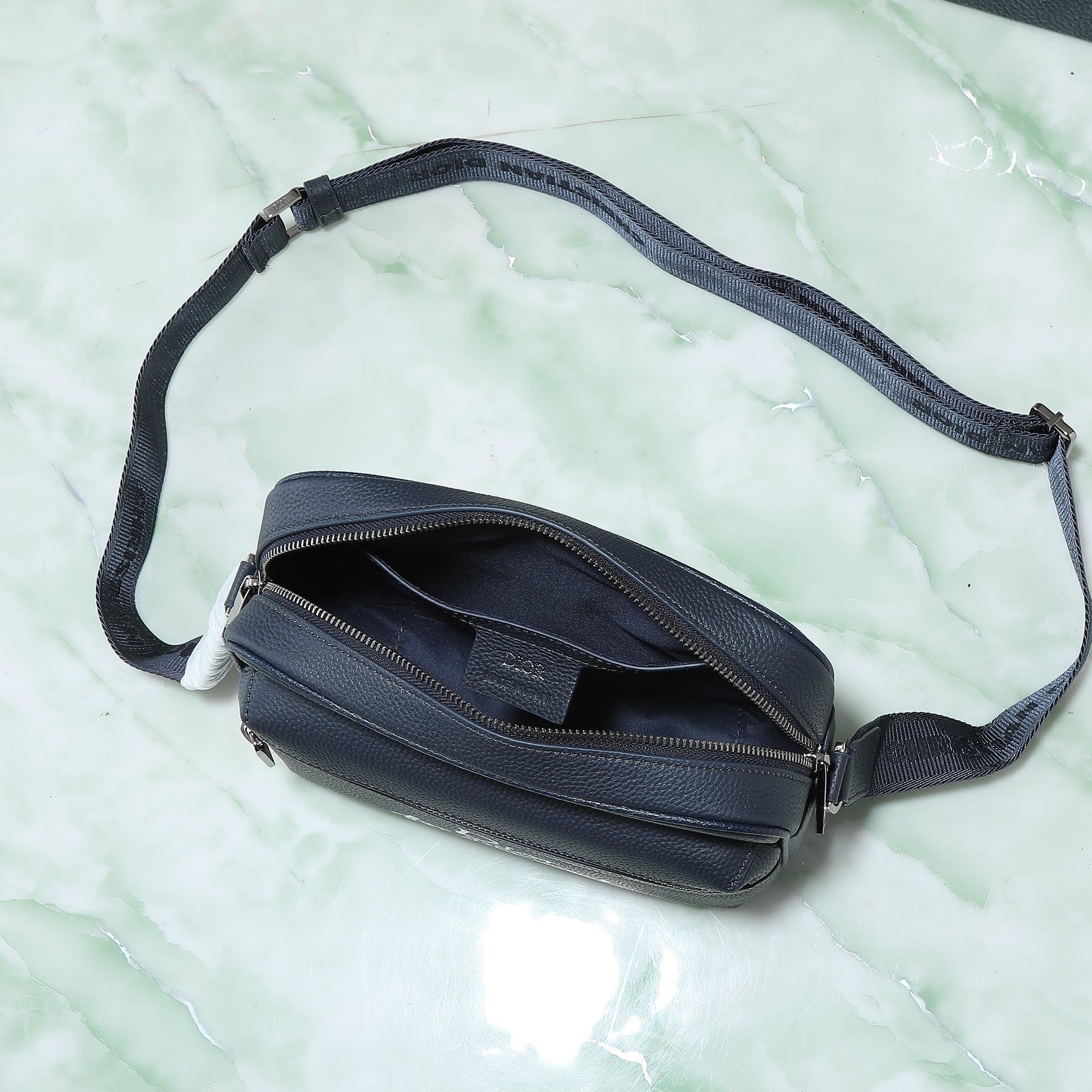 Pochete Dior Messenger  x Hilton Nel 2024  23×17×7.5 cm