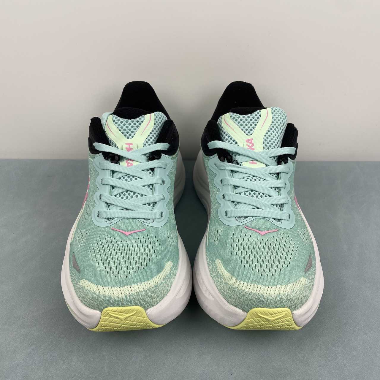 Tênis HOKA One One Bondi 9 Verde/Rosa