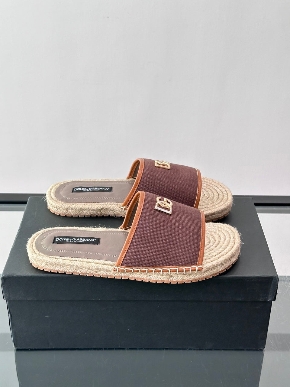 Espadrilhe DG com logo gravado marrom