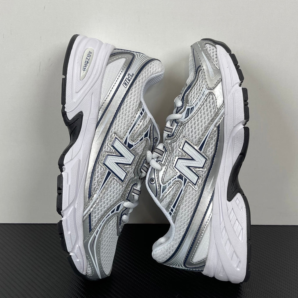 Tênis New Balance NB 740 prata