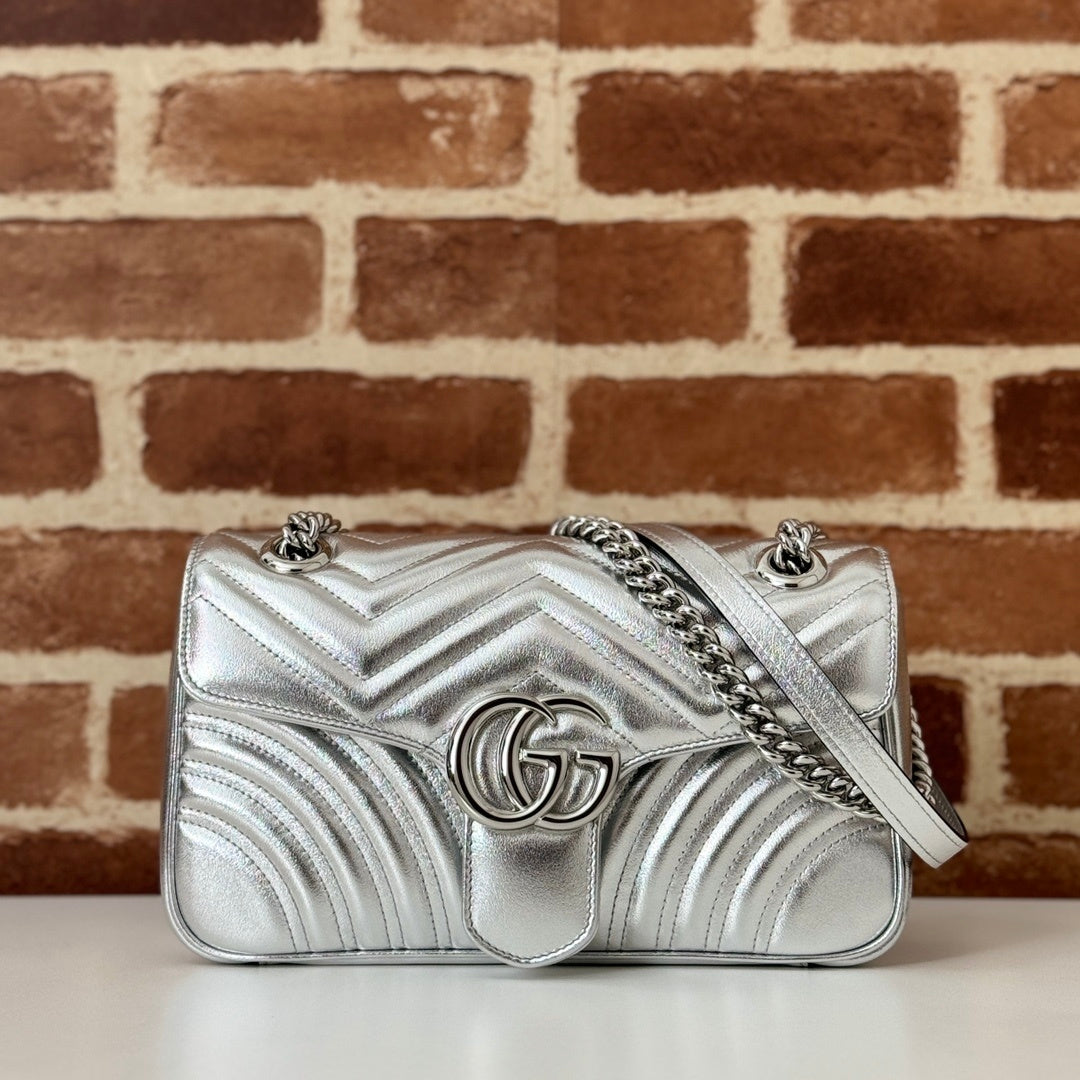 Bolsa Gucci GG Marmont Couro Prateado Super Mini/Média/Grande