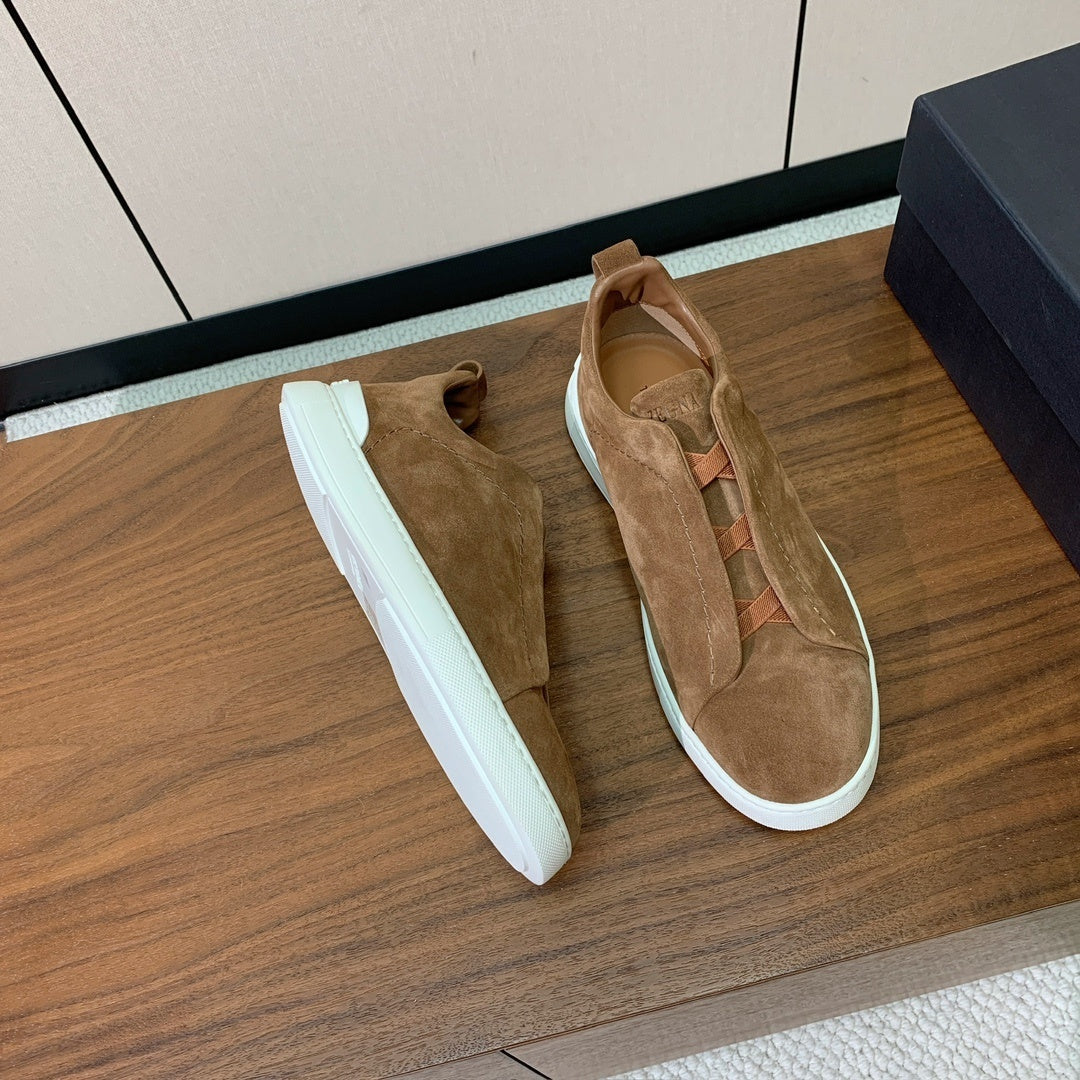 Zegna Triple Stitch em Camurça Marrom