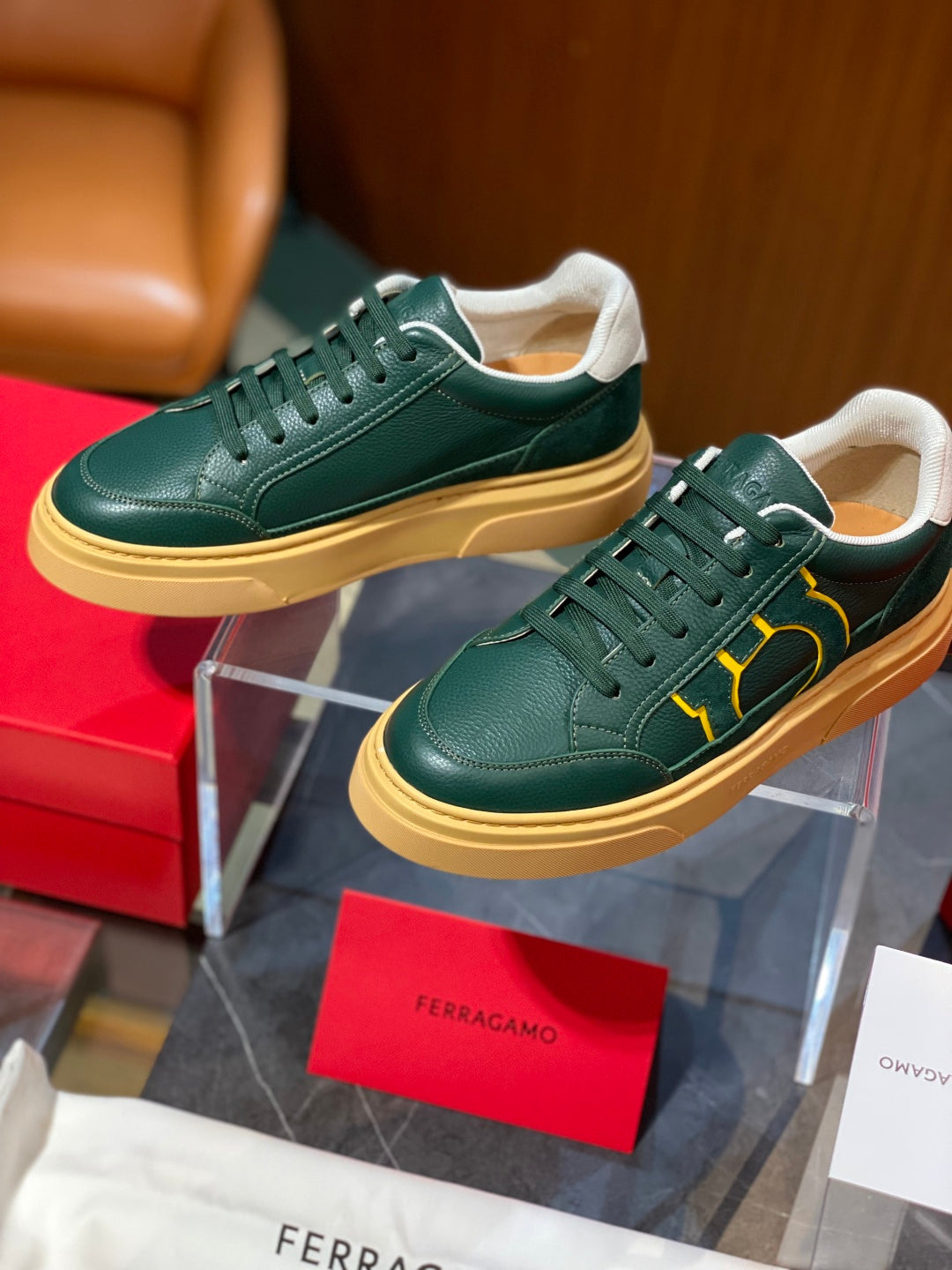Tênis Ferragamo Gancini em couro Verde