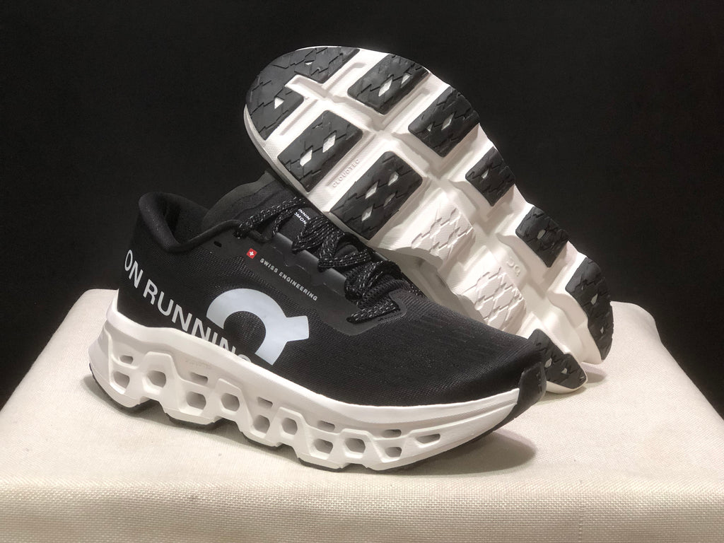 Tênis On Running Cloudmonster 3 preto/branco