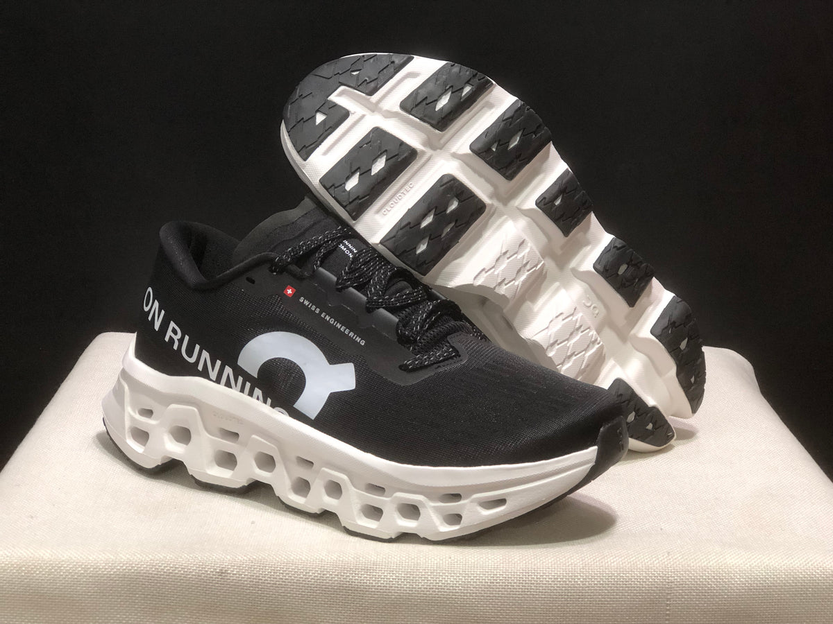 Tênis On Running Cloudmonster 3 preto/branco