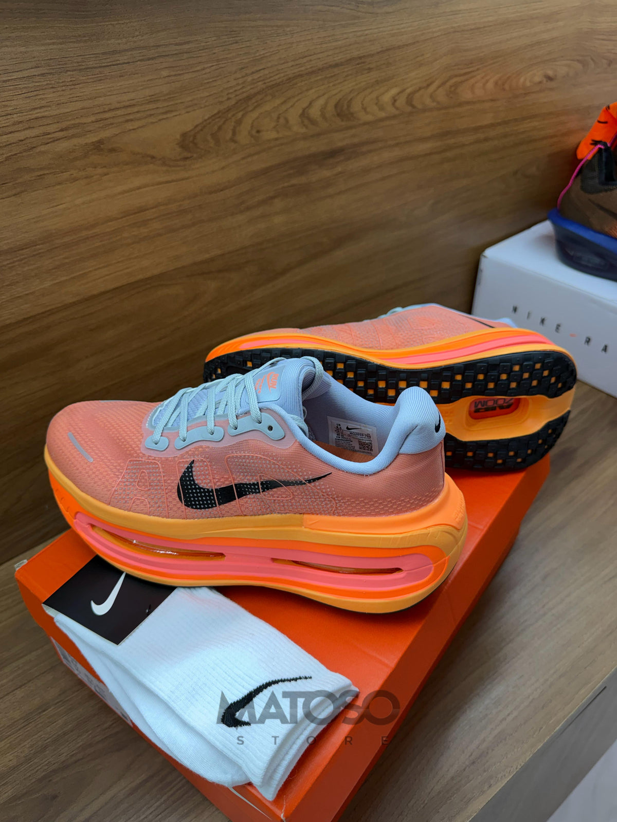 Nike Vomero premium laranja 40BR pronta entrega