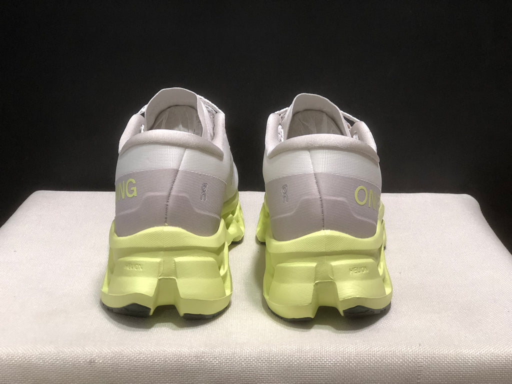 Tênis On Running Cloudmonster 3 branco/amarelo