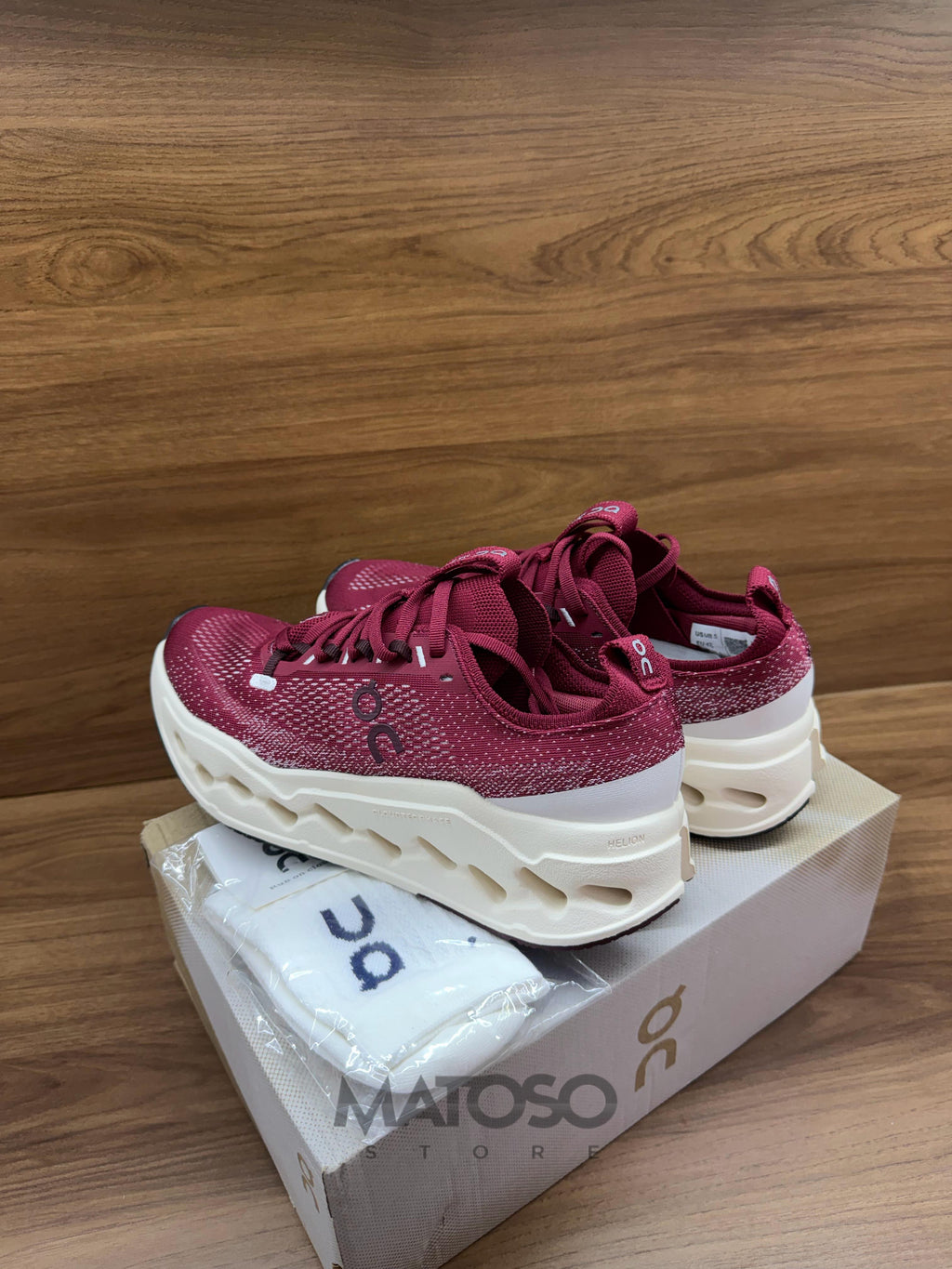 Tênis Cloudsurfer max vermelho 40br pronta entrega