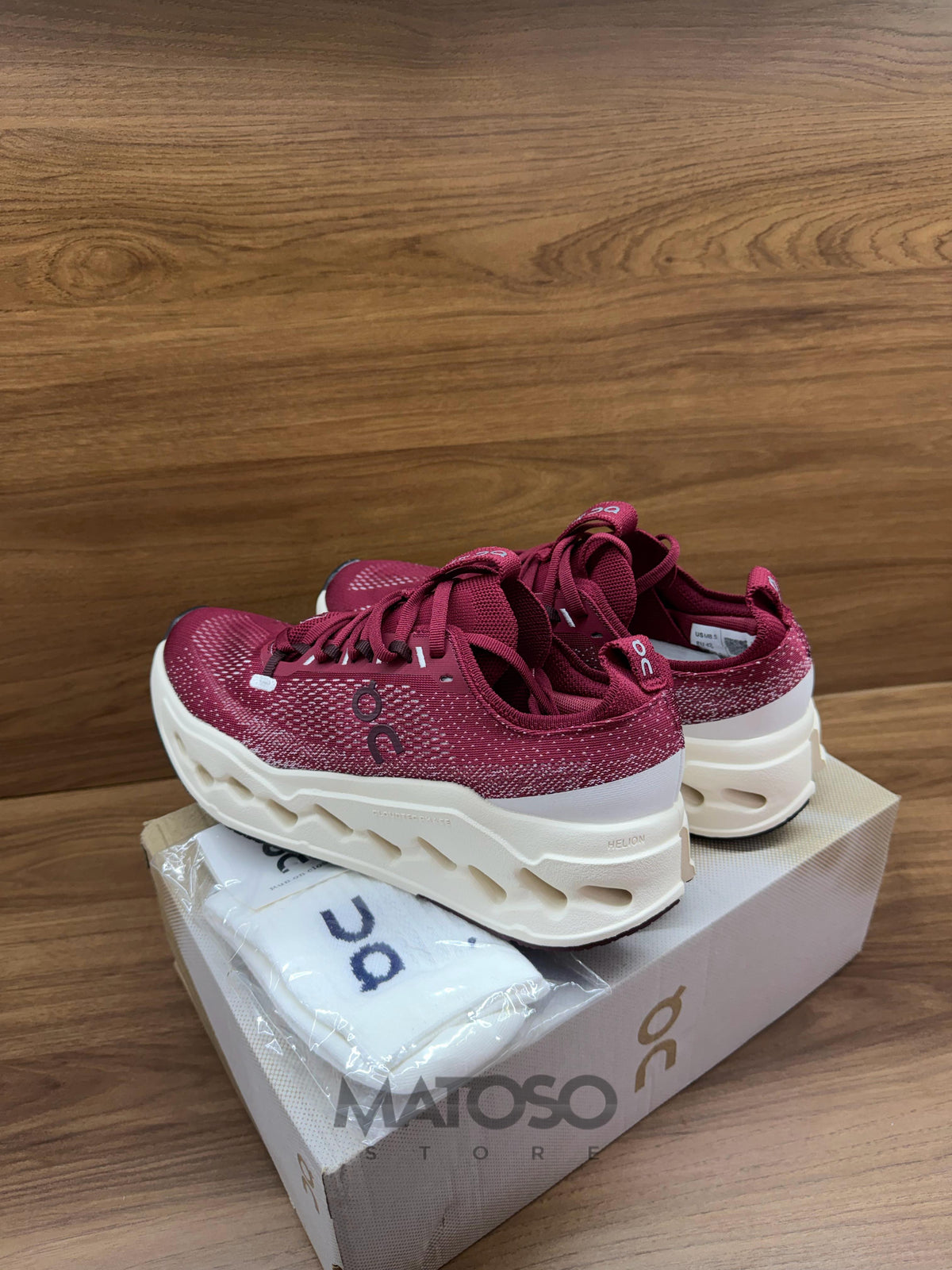 Tênis Cloudsurfer max vermelho 40br pronta entrega