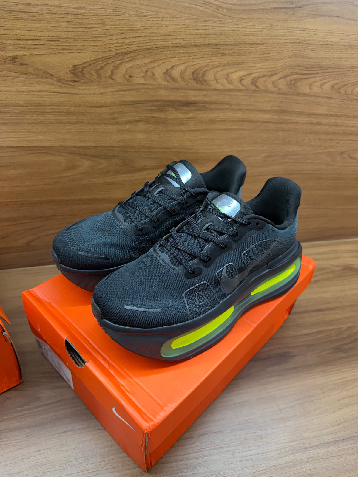 Nike Vomero premium preto/verde 41br pronta entrega