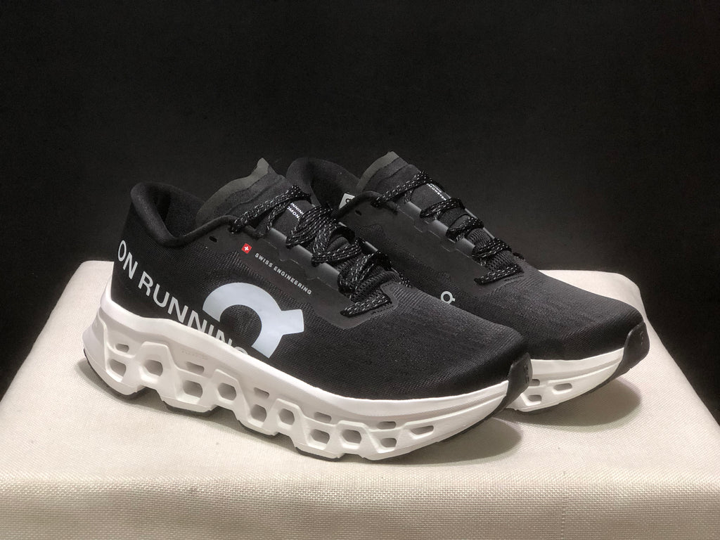 Tênis On Running Cloudmonster 3 preto/branco