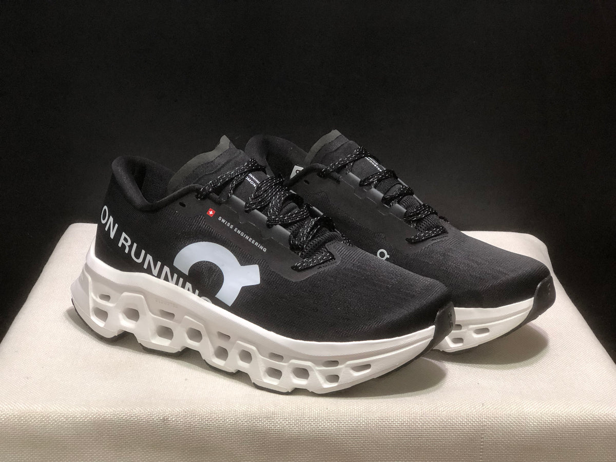 Tênis On Running Cloudmonster 3 preto/branco