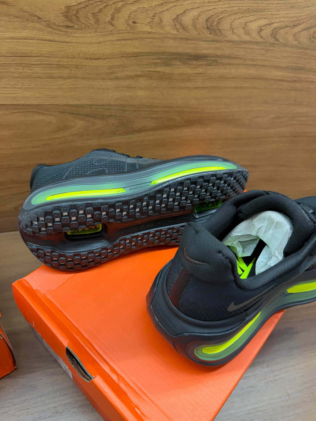 Nike Vomero premium preto/verde 41br pronta entrega