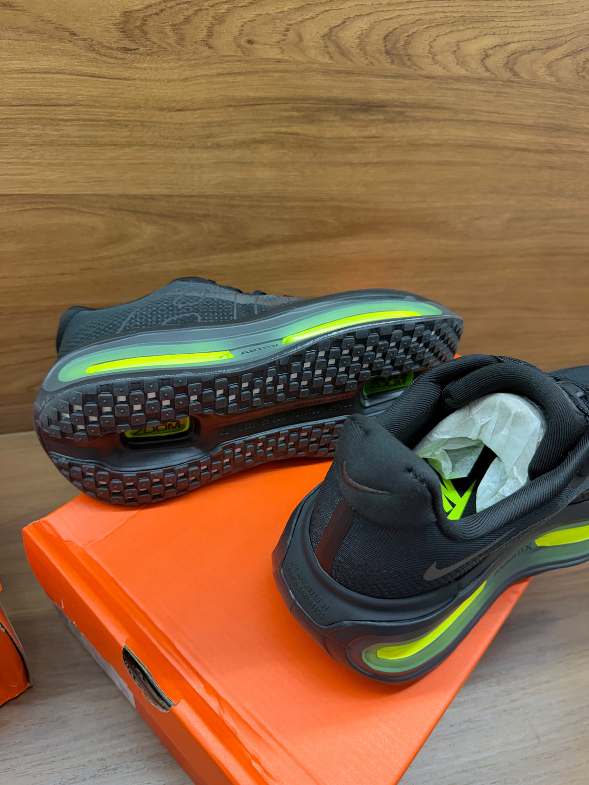 Nike Vomero premium preto/verde 41br pronta entrega