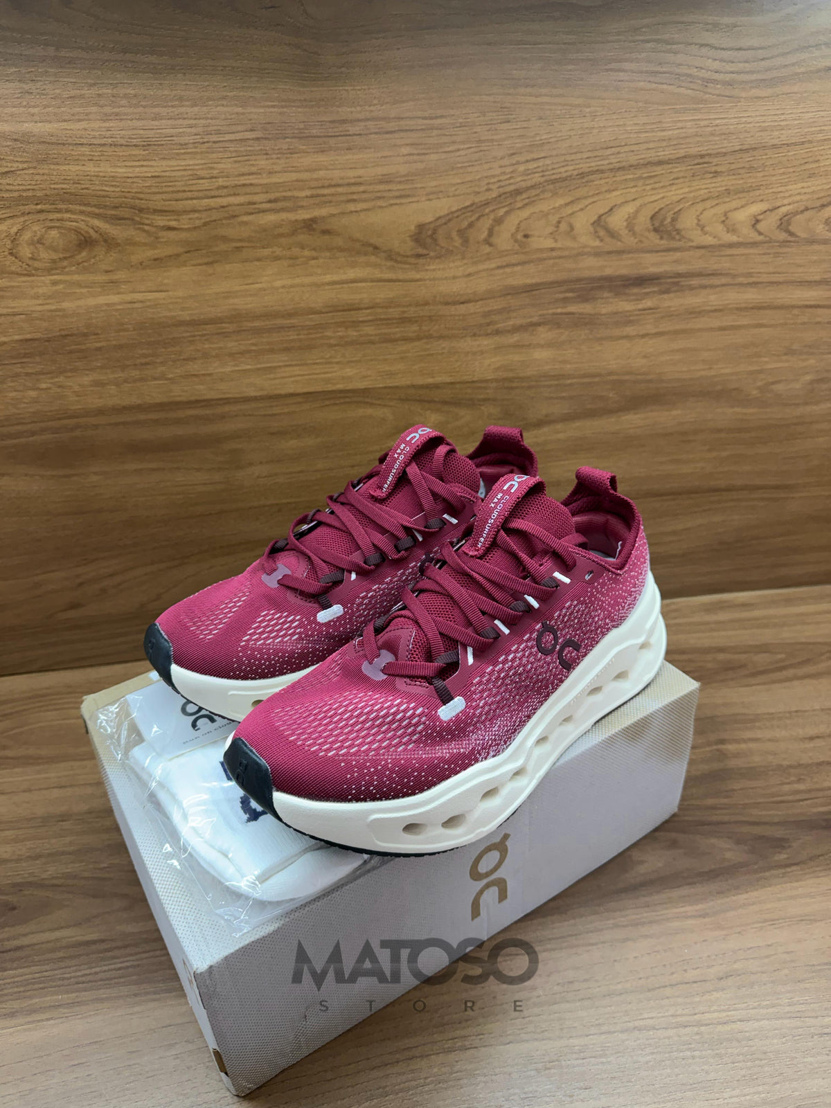 Tênis Cloudsurfer max vermelho 40br pronta entrega