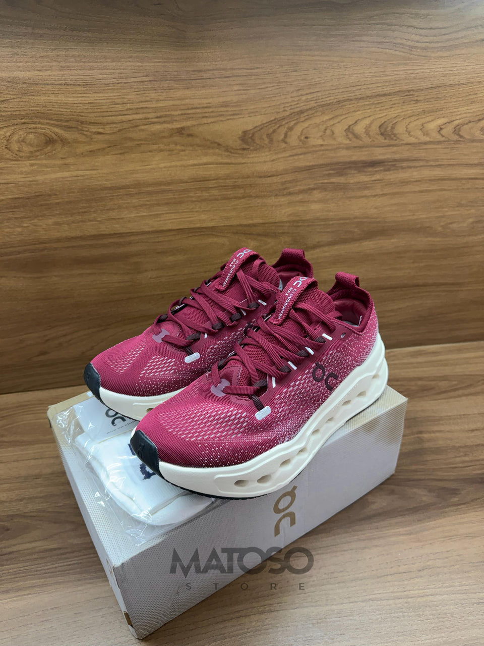 Tênis Cloudsurfer max vermelho 40br pronta entrega
