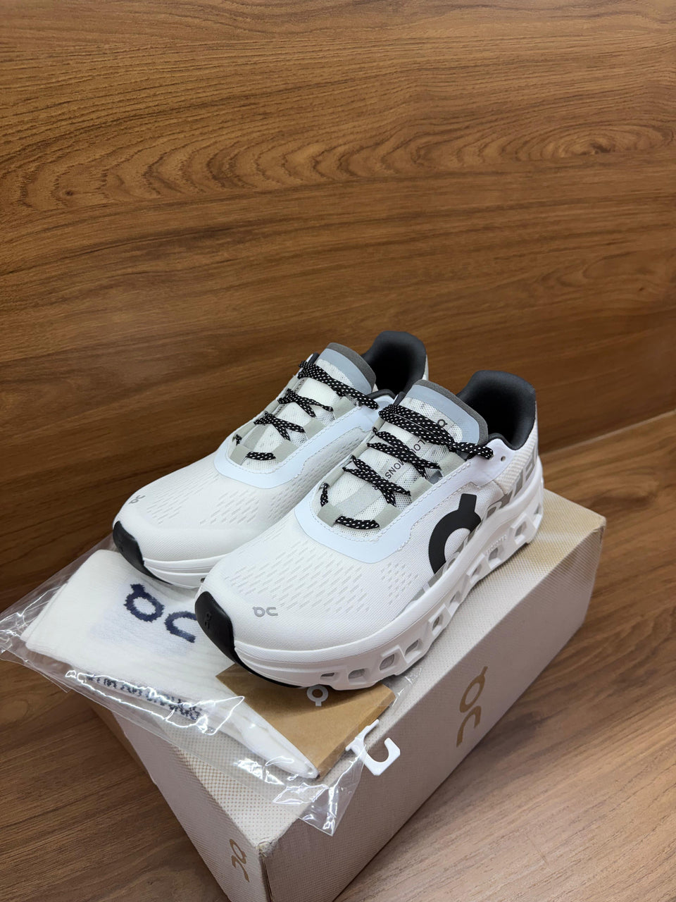 Tênis ON Cloudmonster 2 branco