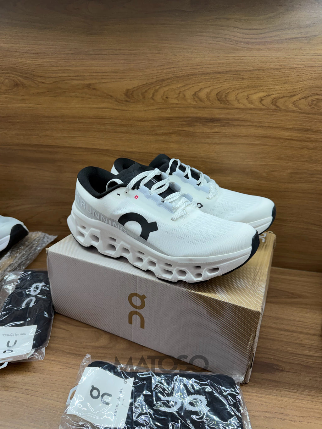 Tênis ON Running Cloudmonster 3 Branco pronta entrega