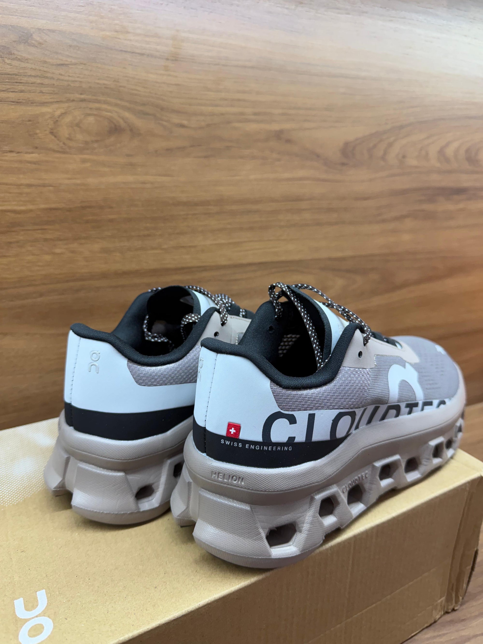 Tênis ON Cloudmonster cinza
