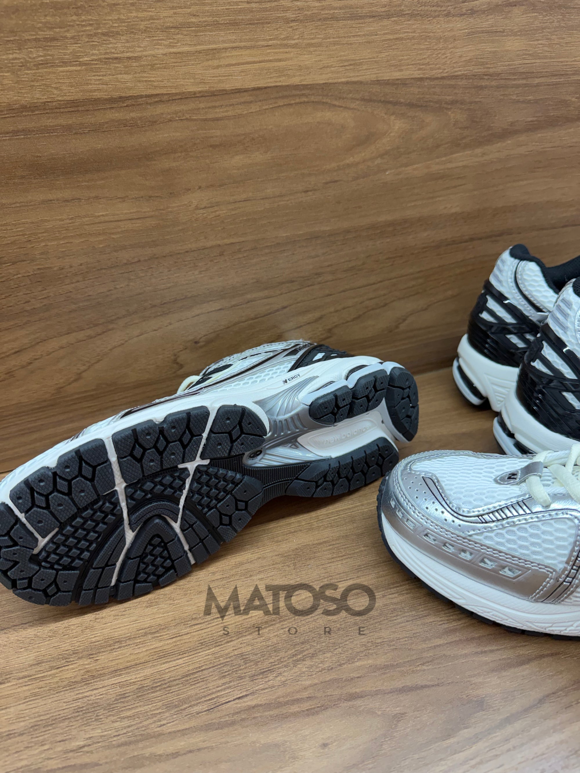 Tênis New Balance NB 1906 preto