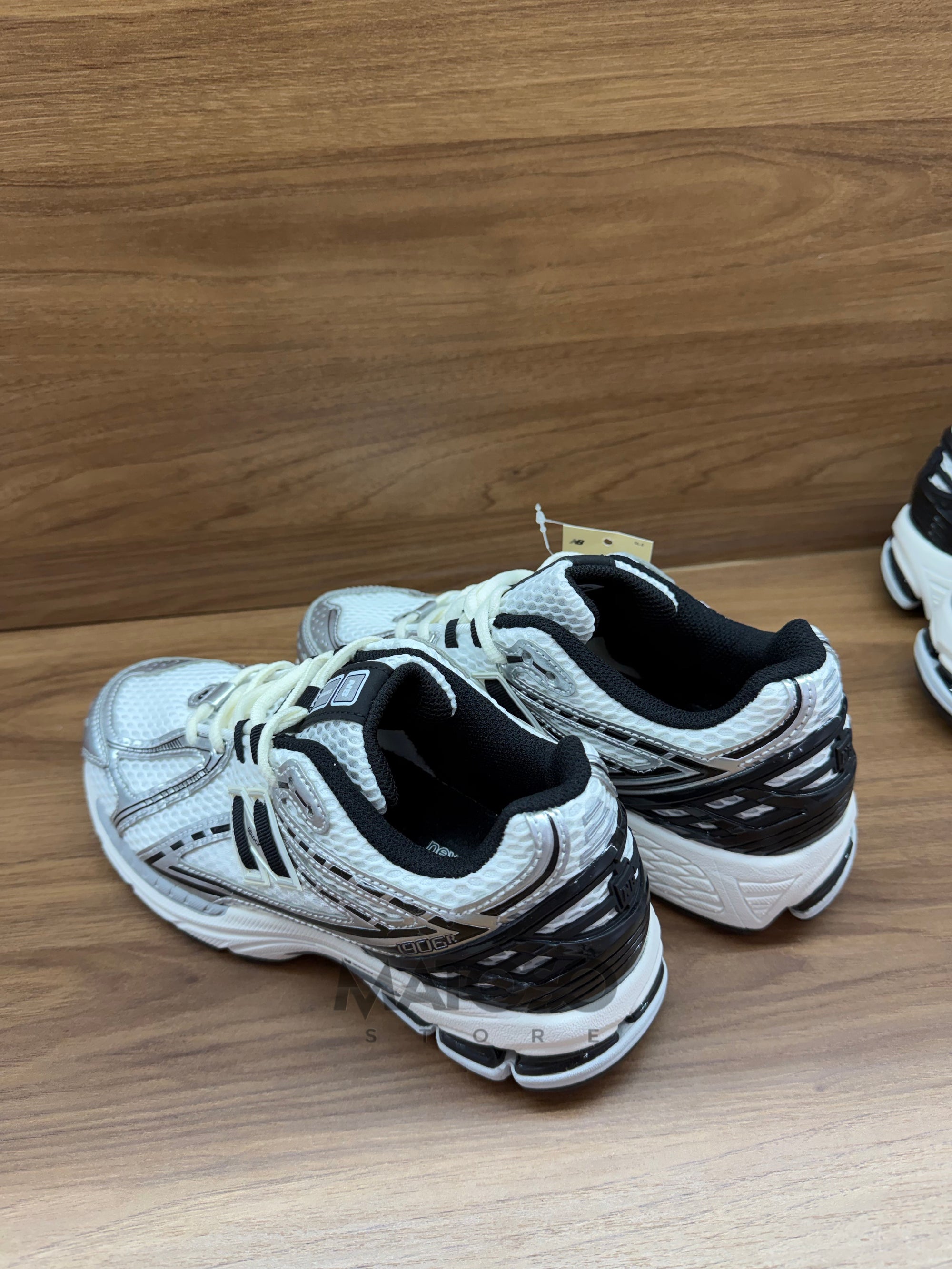 Tênis New Balance NB 1906 preto