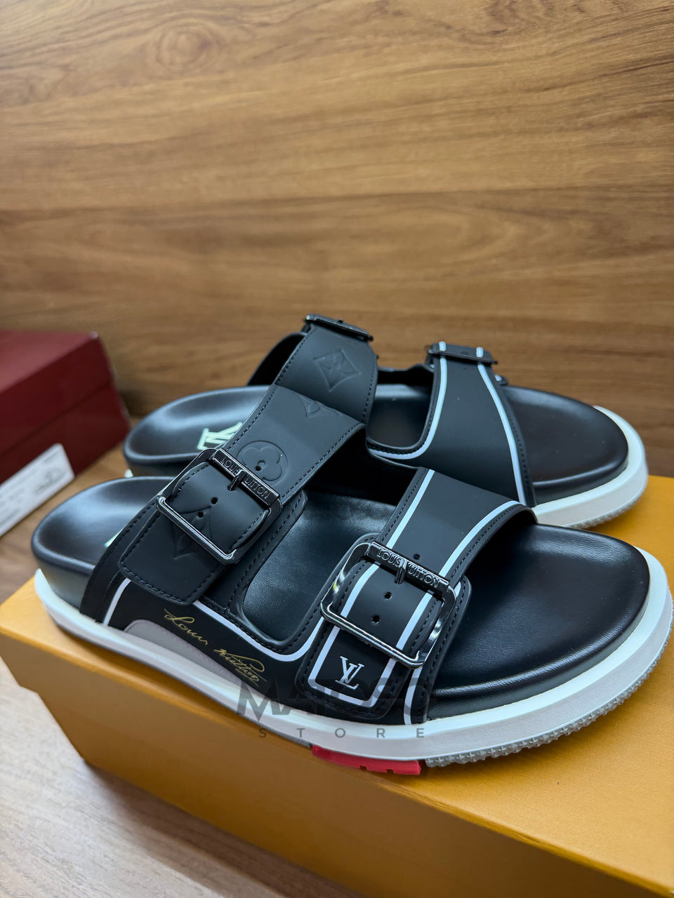 Chinelo LV Preto