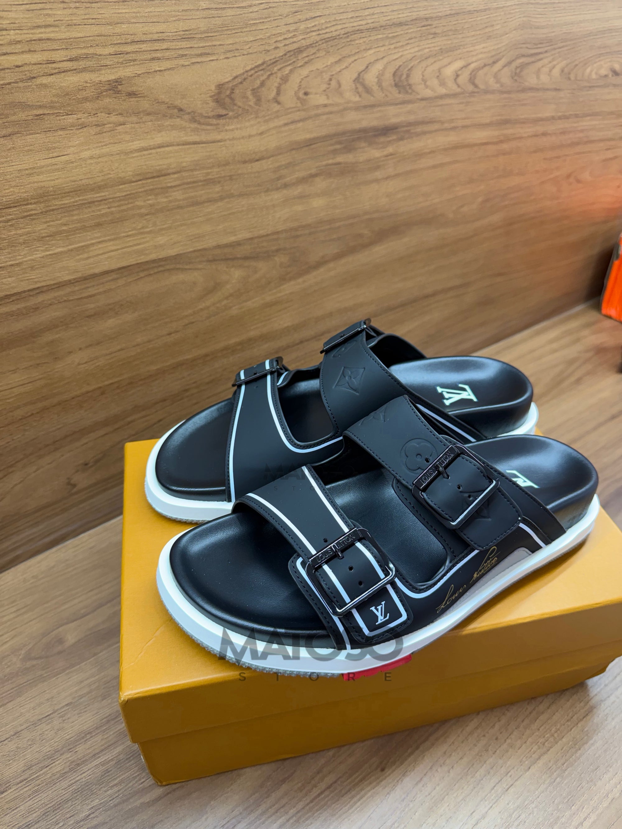 Chinelo LV Preto