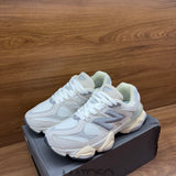 Tênis New Balance NB 9060  bege